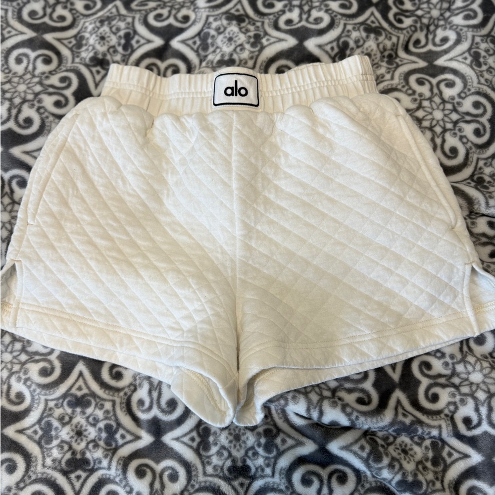 Alo cream shorts